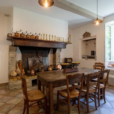 Demeure De Charme Pour 9 Personnes Holiday home *