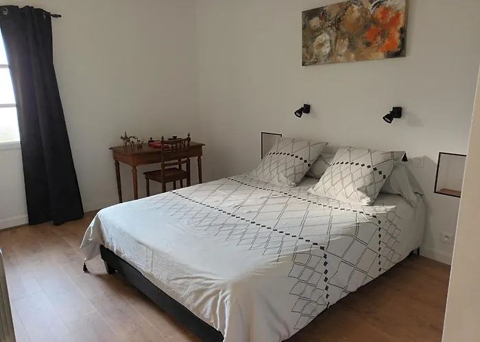 Demeure De Charme Pour 9 Personnes Holiday home Sainte Marie de Gosse